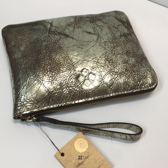 NWT💄 Patricia Nash Gold Wristlet - Picture 4 of 13